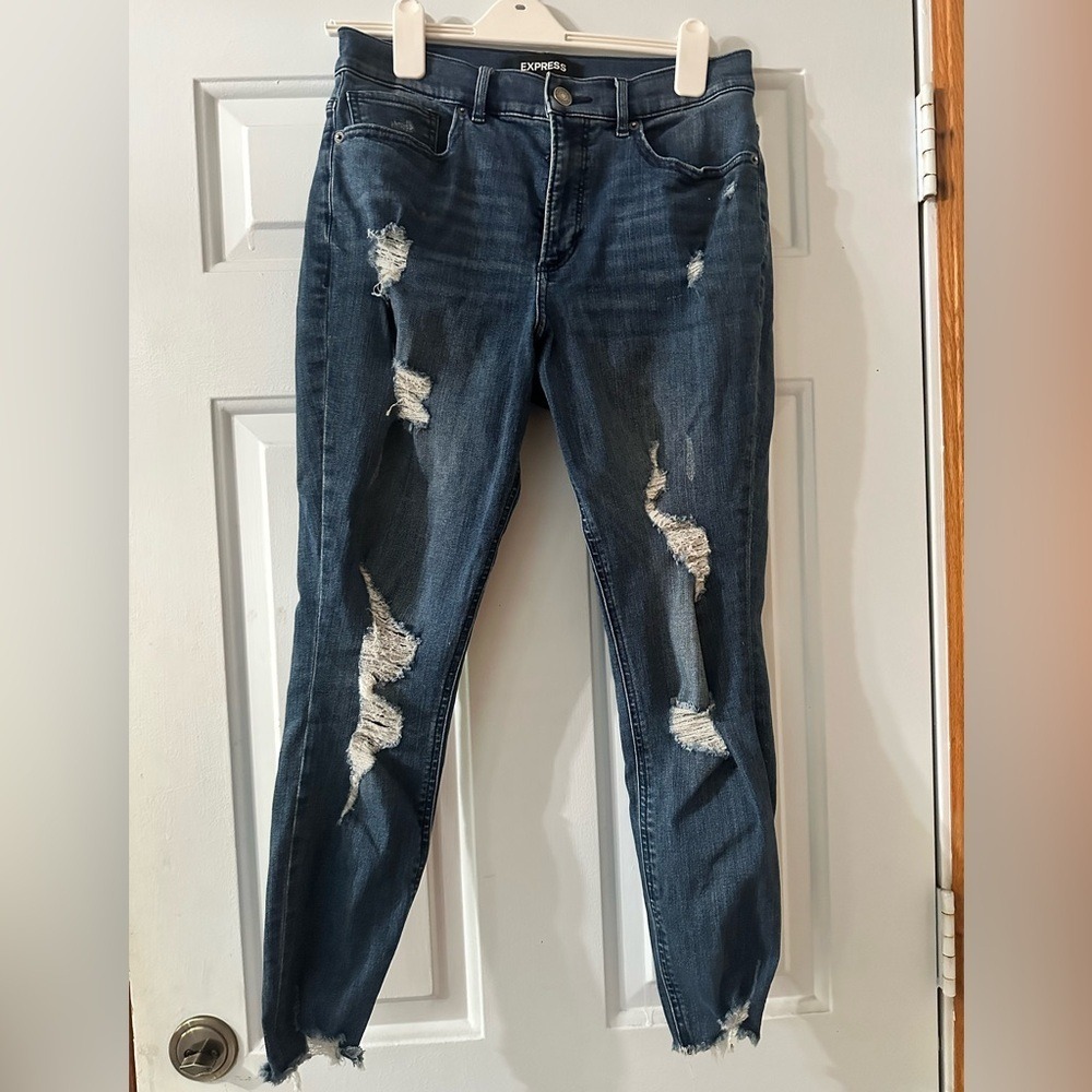 EXPRESS DISTRESSED HIGH RISE ANKLE‎ LEGGING JEAN. Size 8.